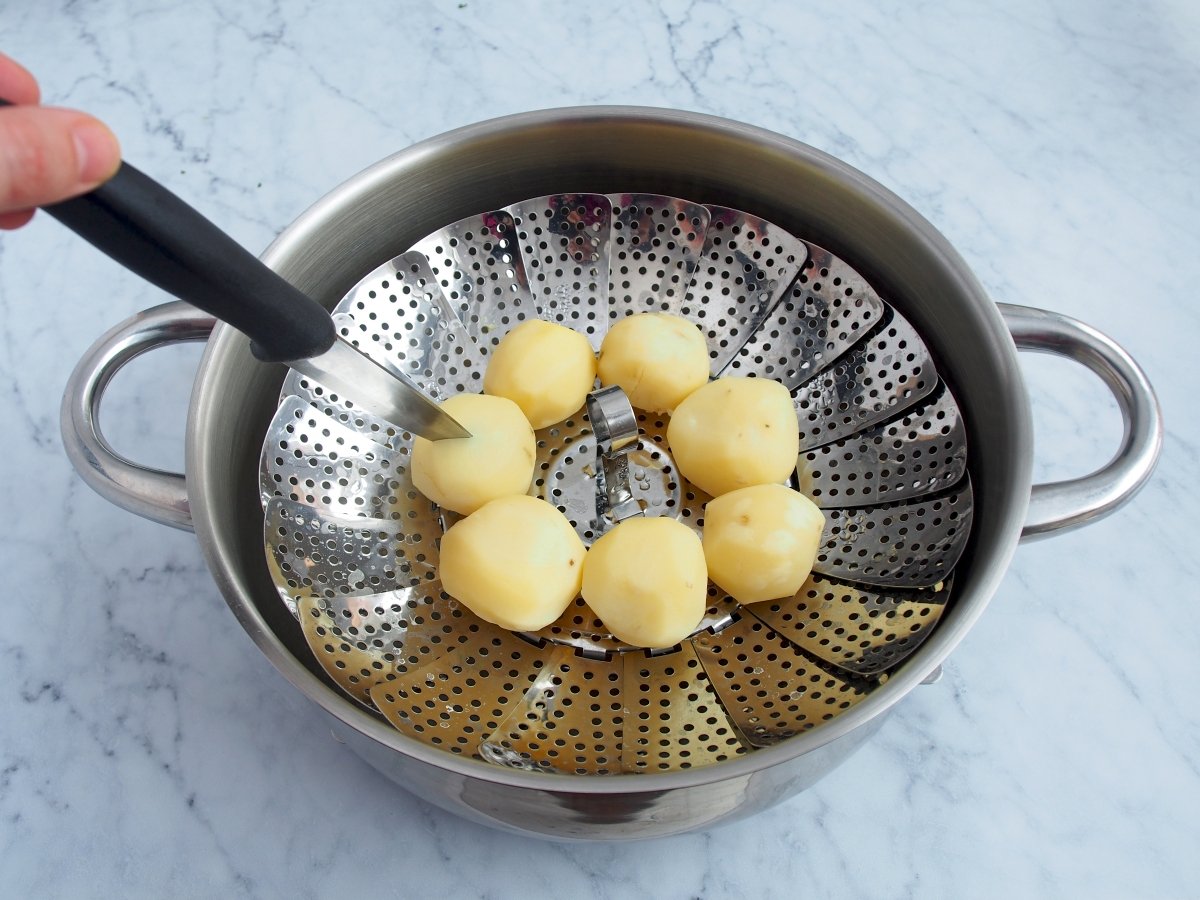 Comprobar que las patatas al vapor están bien cocidas