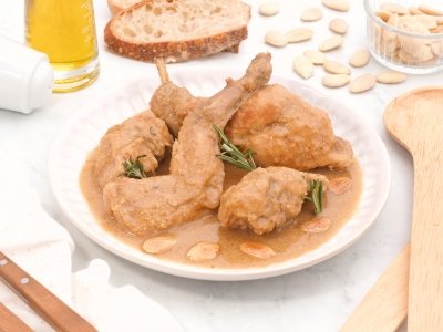 Conejo en salsa de almendras