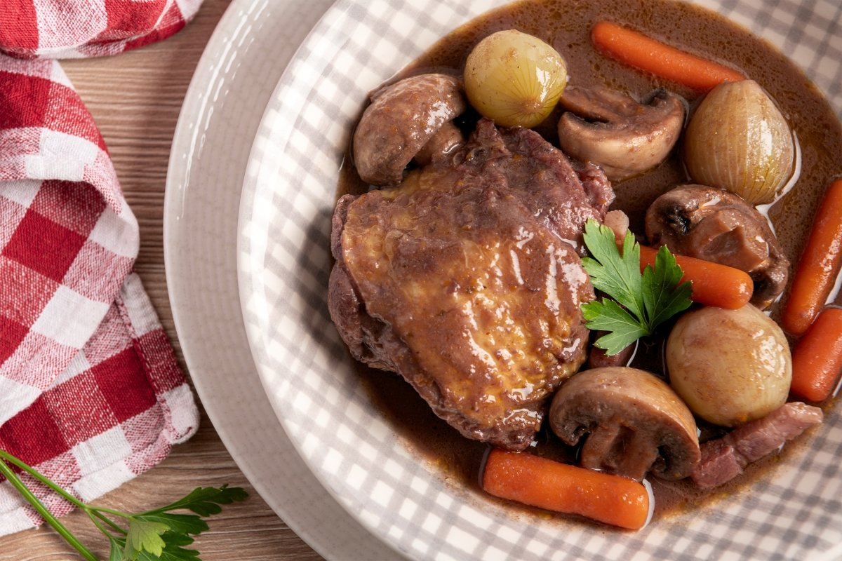 Coq au vin listo para tomar