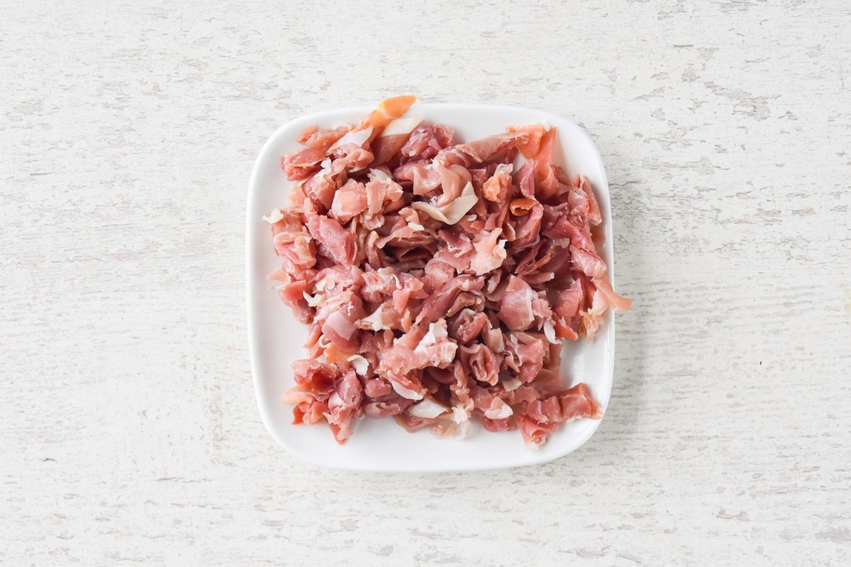 Cortamos el jamón serrano pequeño
