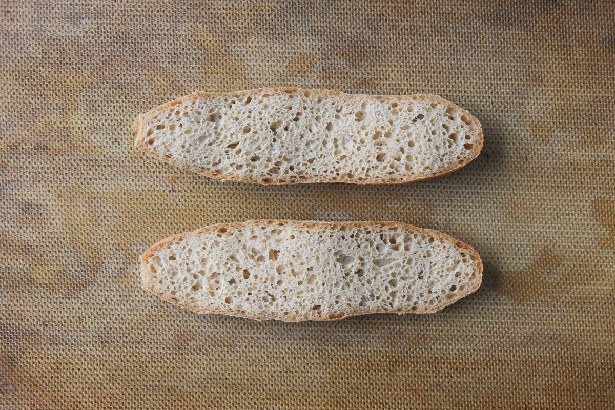 Cortamos el pan por la mitad