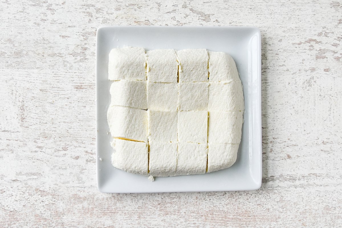 Cortamos el paneer en dados