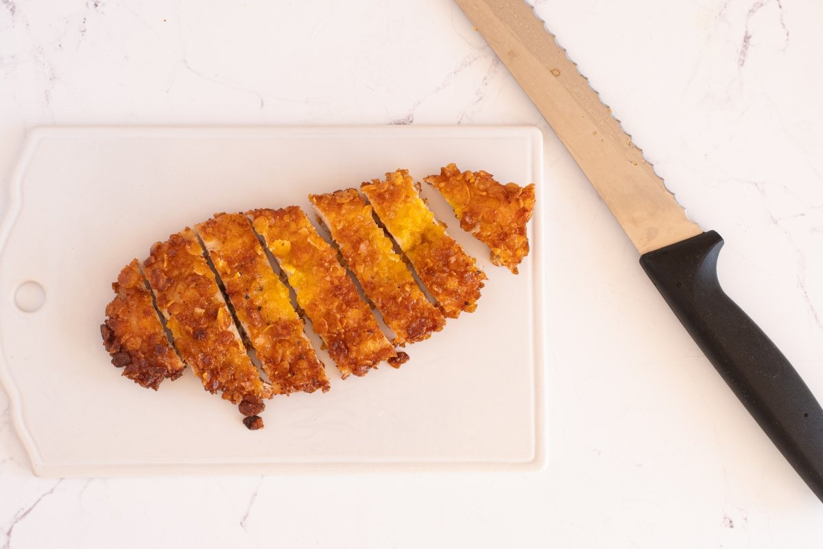 Cortamos el pollo del katsu curry