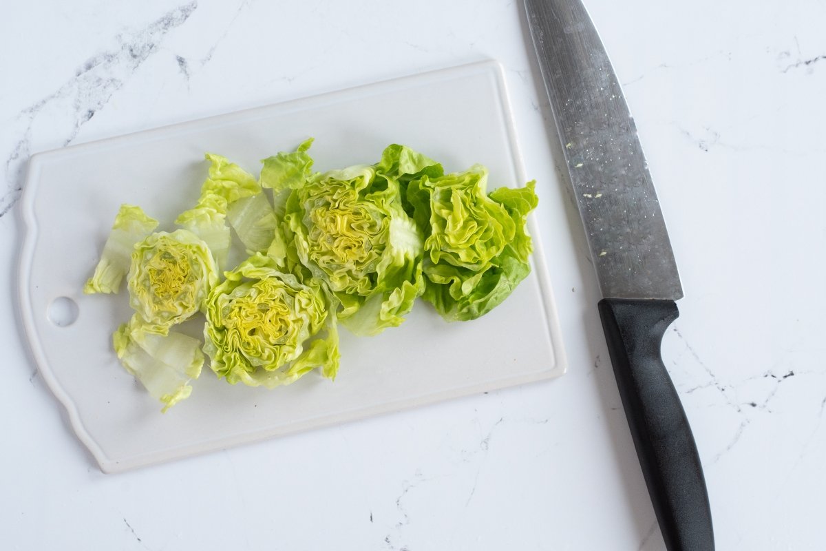 Cortamos la lechuga de la taco salad
