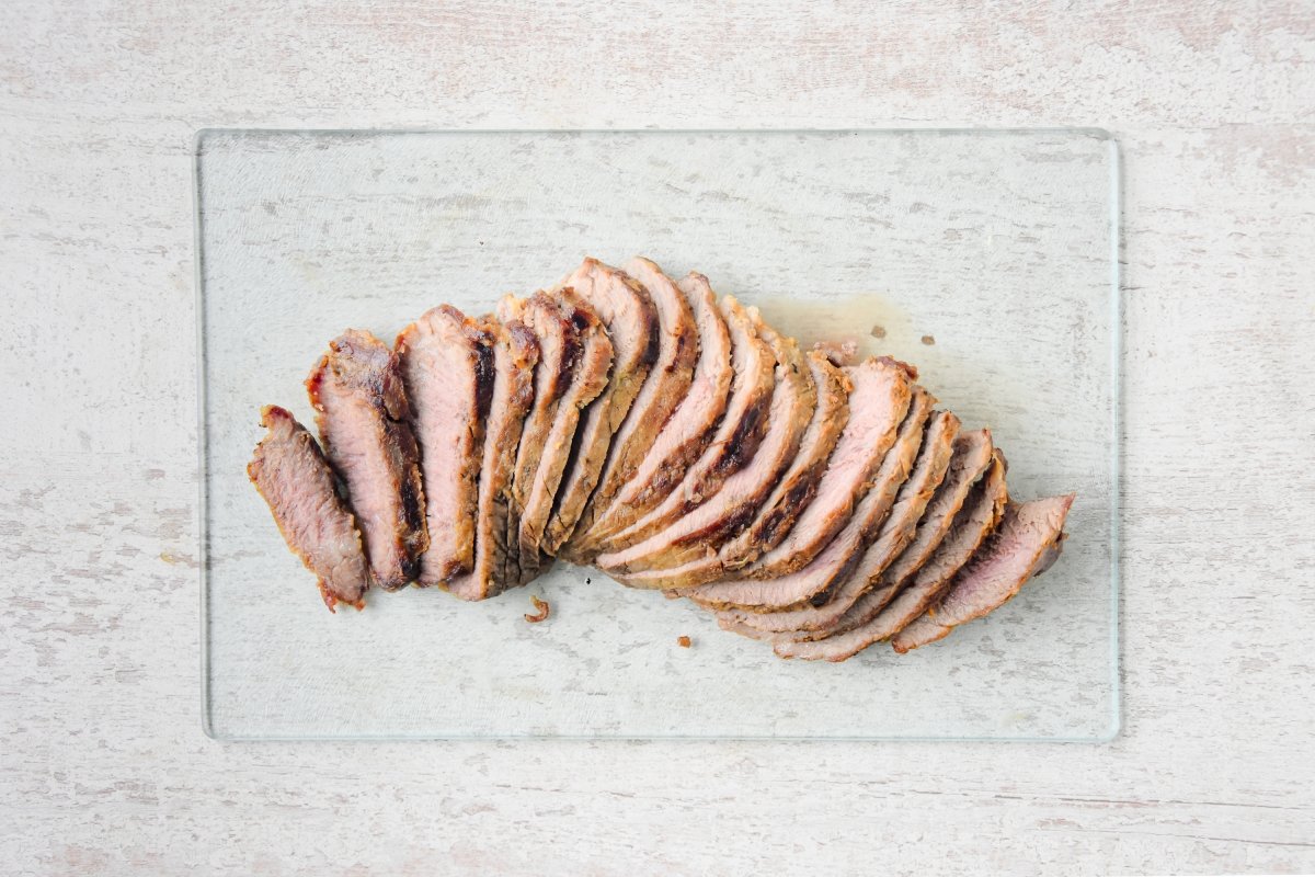 Cortamos la presa en lonchas no muy gruesas