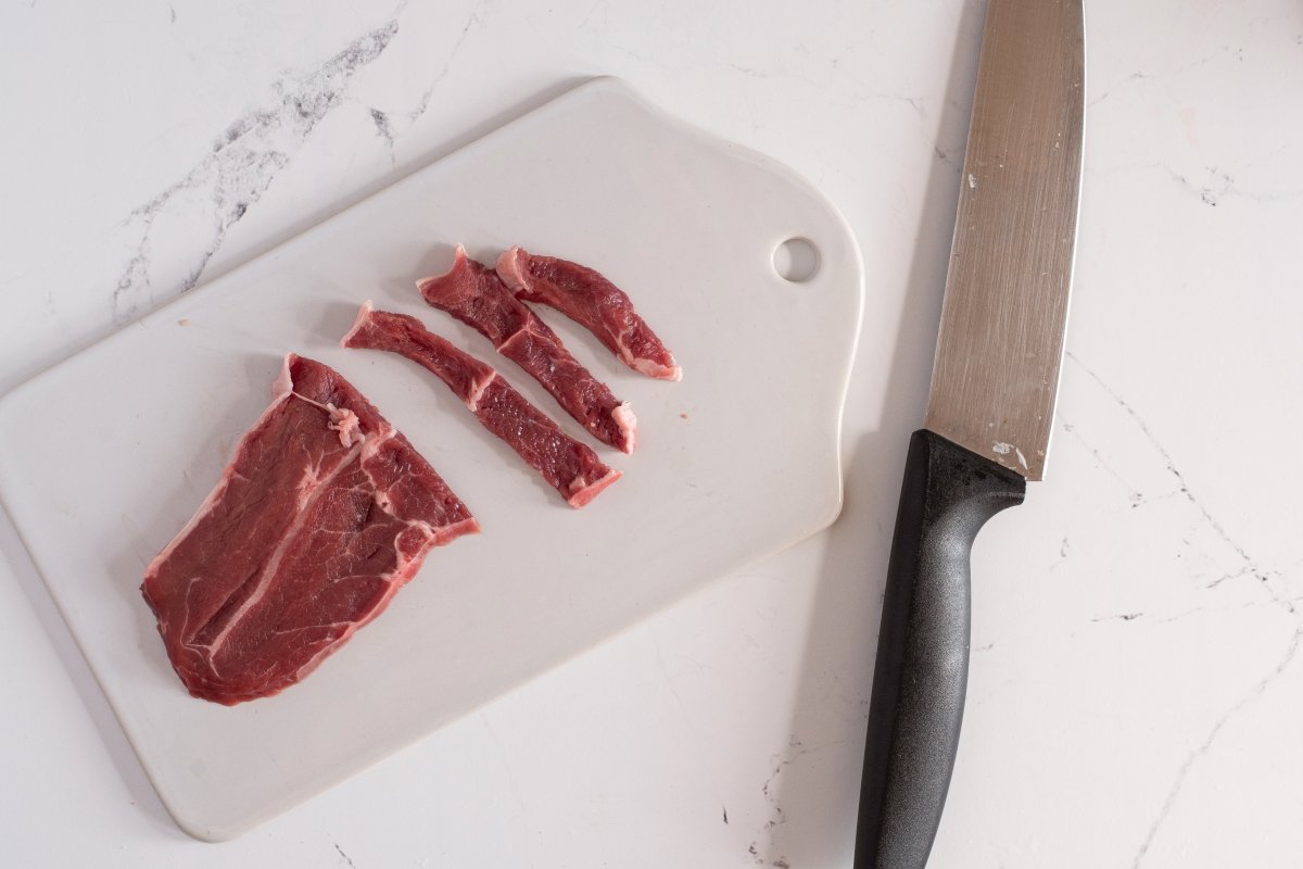 Cortamos la ternera del gyudon