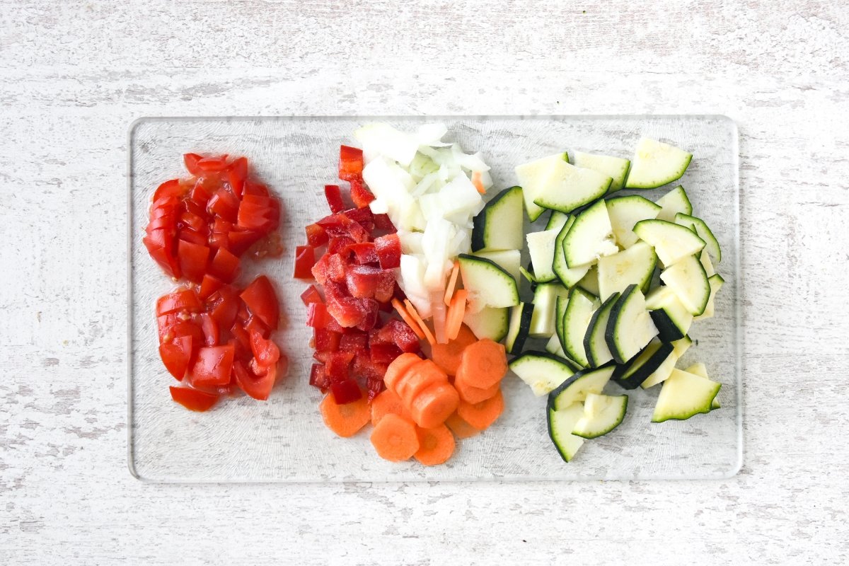 Cortamos las verduras para el revuelto
