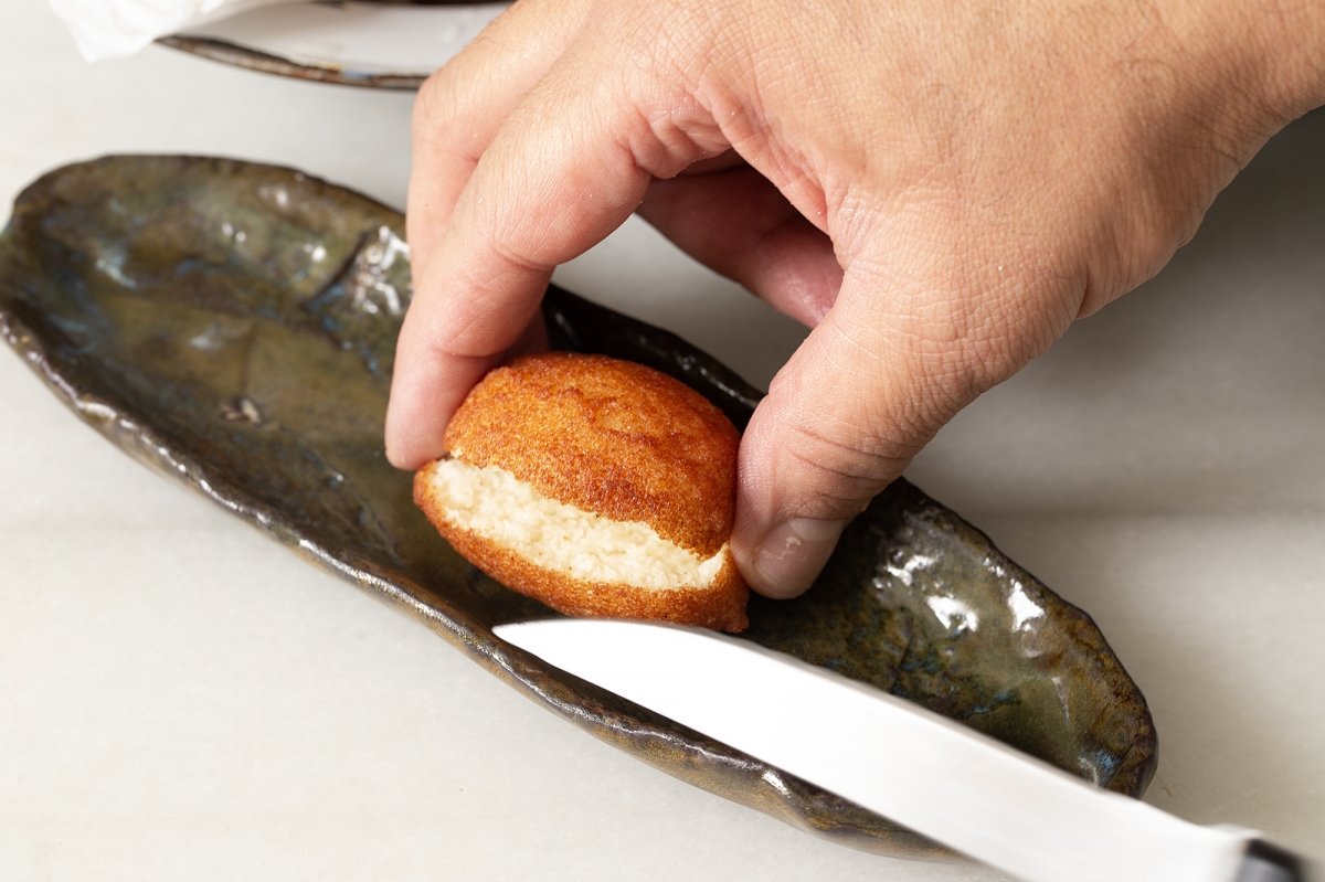 Cortamos los acarejé por la mitad