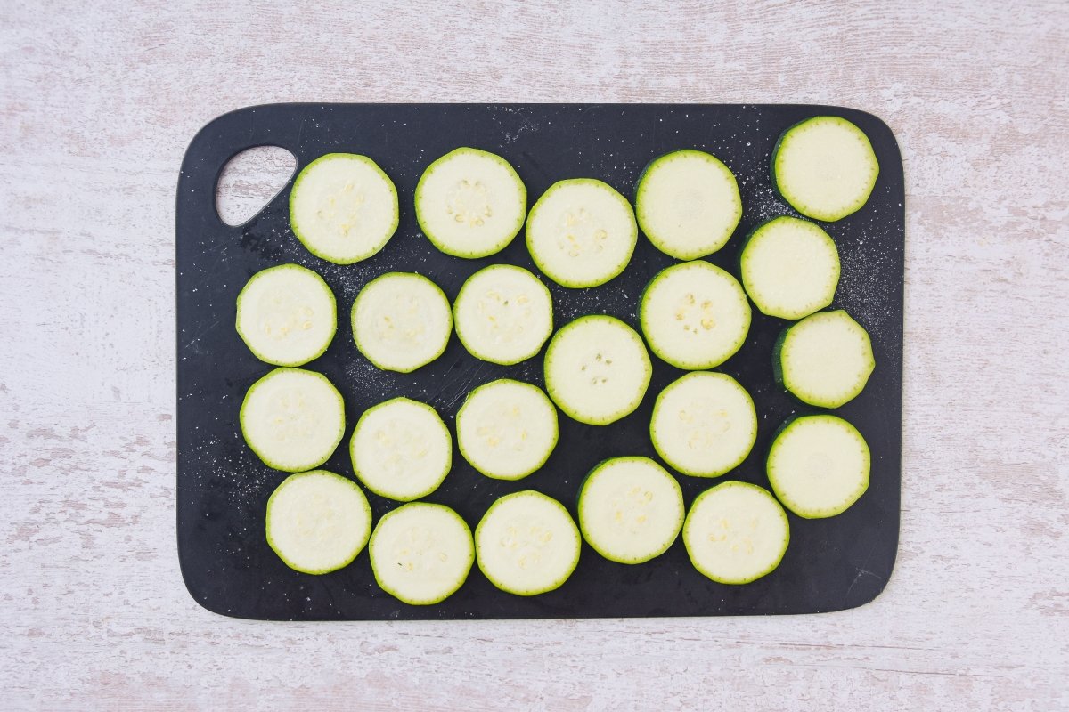 Cortamos y salamos el calabacín