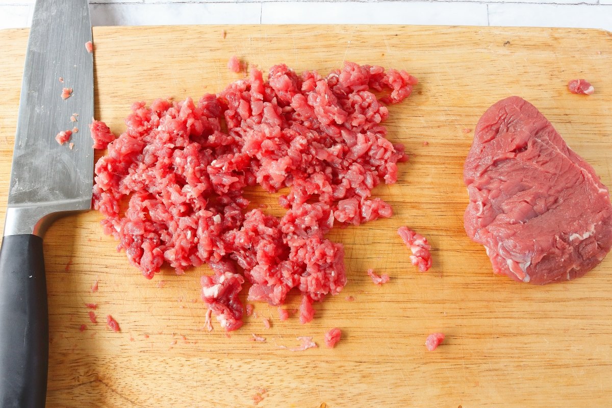 Cortar el solomillo para el steak tartar