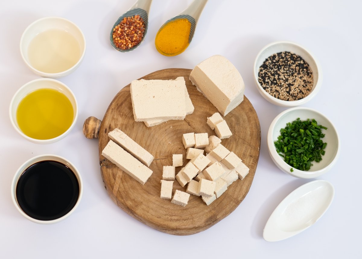 Cortar el tofu en dado