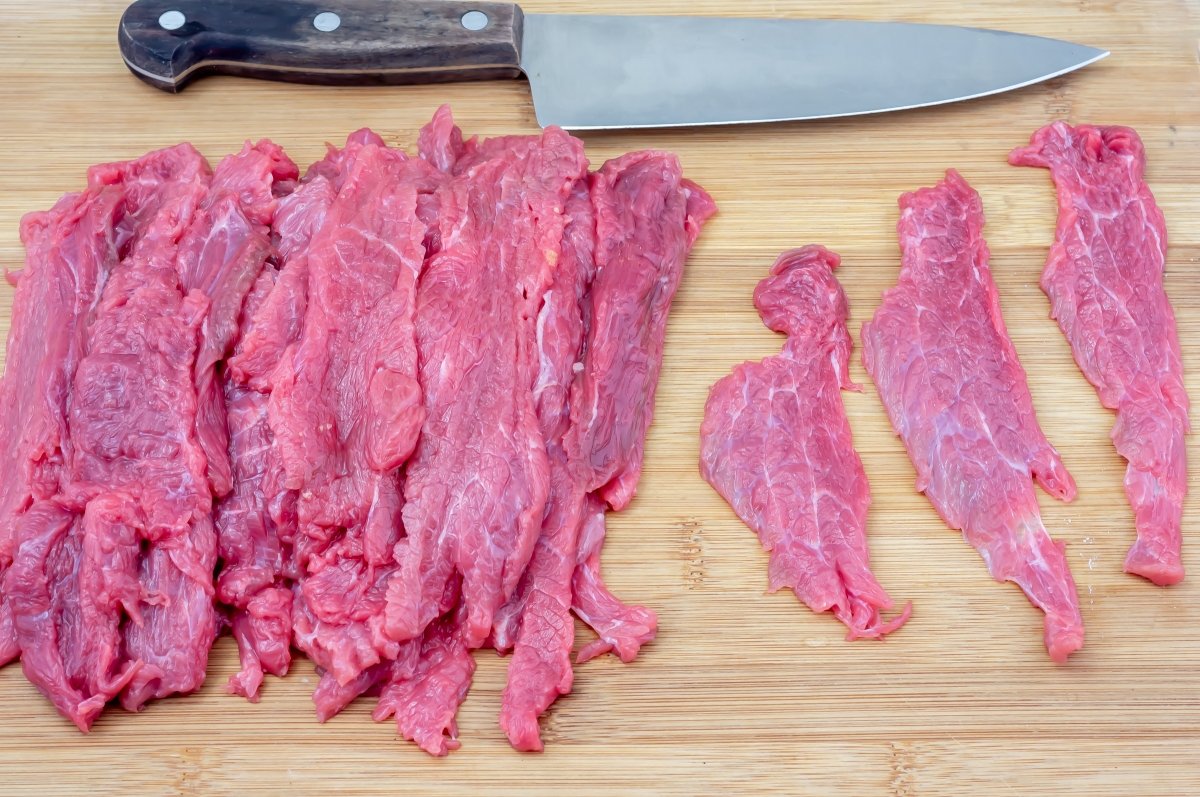 Cortar la carne para el bulgogi coreano