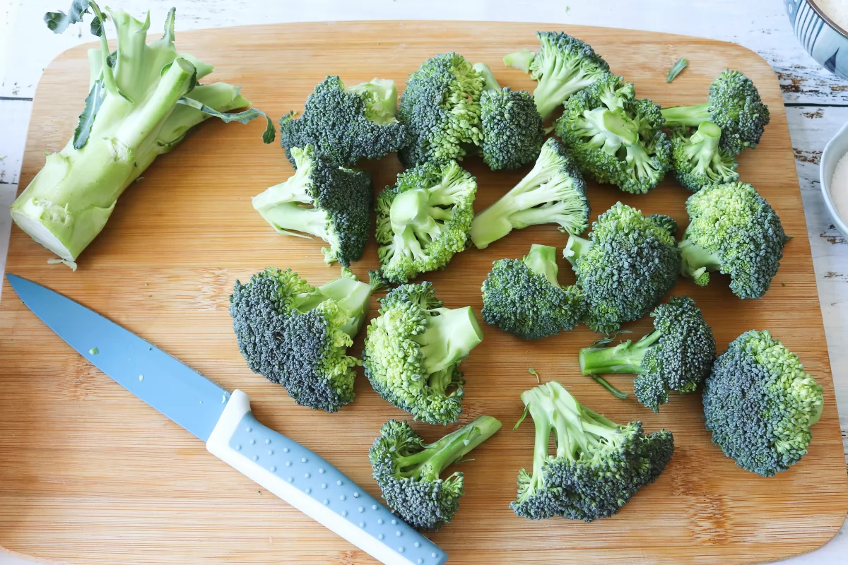 Cortar ramos brócoli rebozado