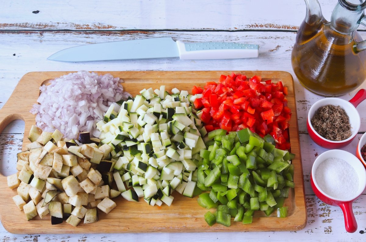 cortar verduras samfaina