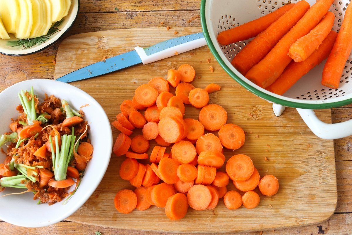 Cortar zanahorias puré de zanahorias