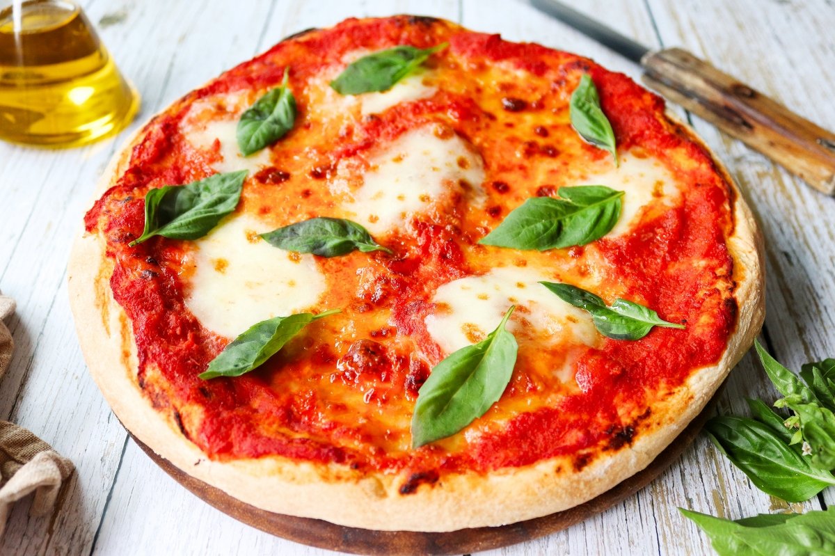 Corte de la pizza margarita