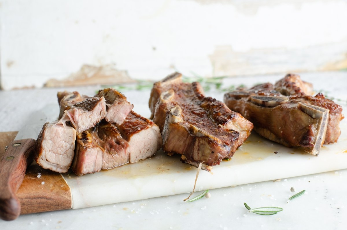 Corte del churrasco de ternera a la parrilla