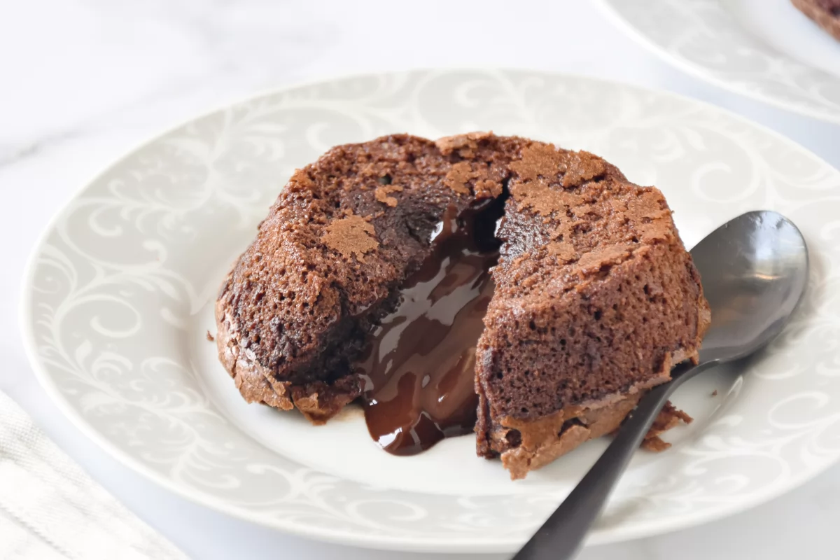 Los 20 postres y dulces más famosos y ricos del mundo 3 Coulant de chocolate por dentro