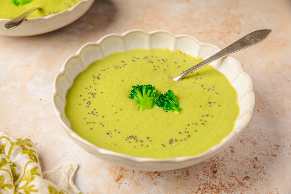 Crema de brócoli en Thermomix servida