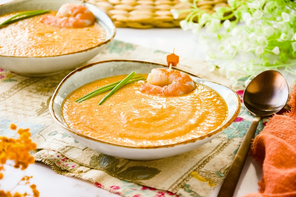 Crema de langostinos lista para comer