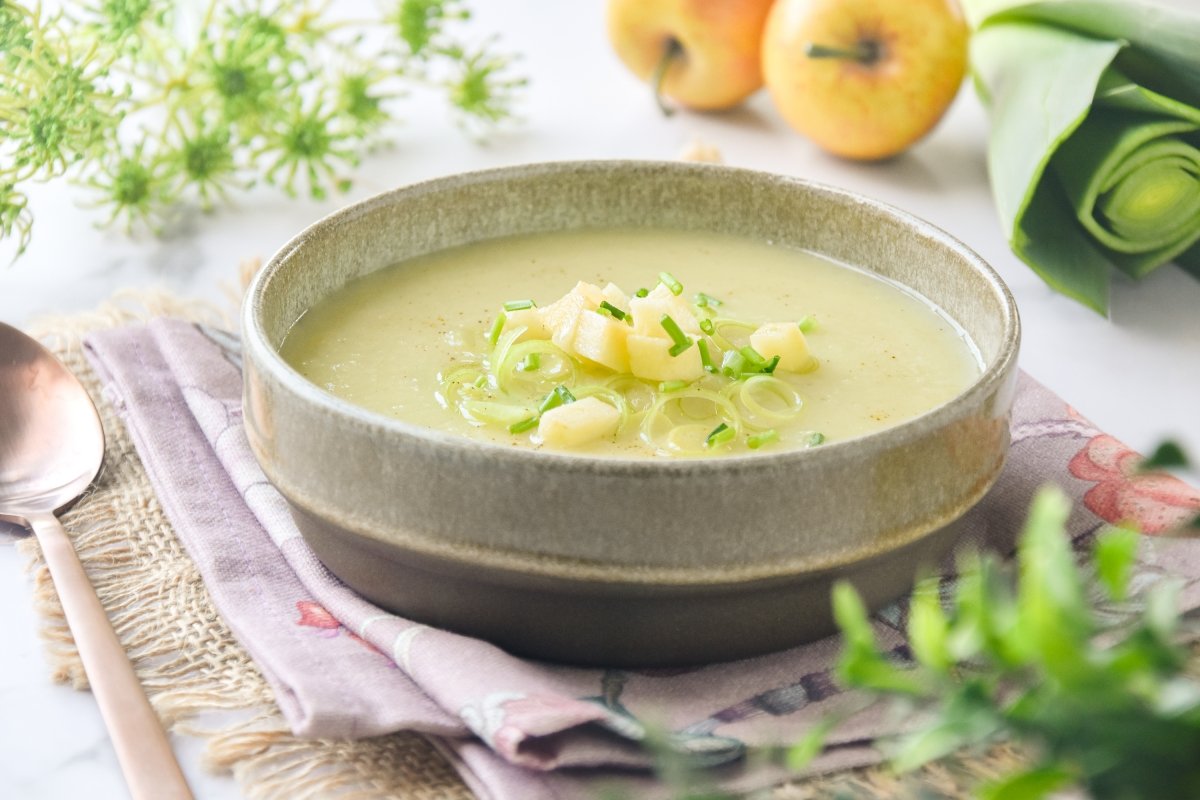 Crema de puerros y manzana casera