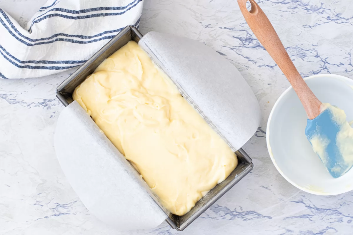 crema en el molde bizcocho de crema pastelera *