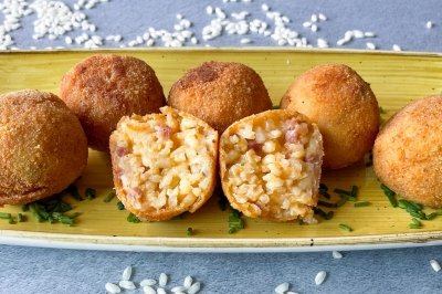 Croquetas de arroz con queso