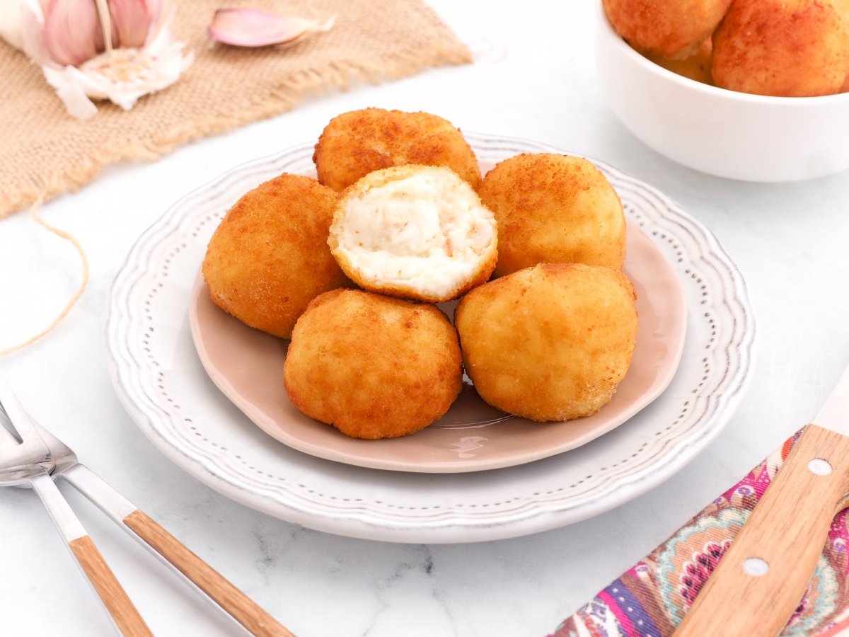 Croquetas de gambas al ajillo