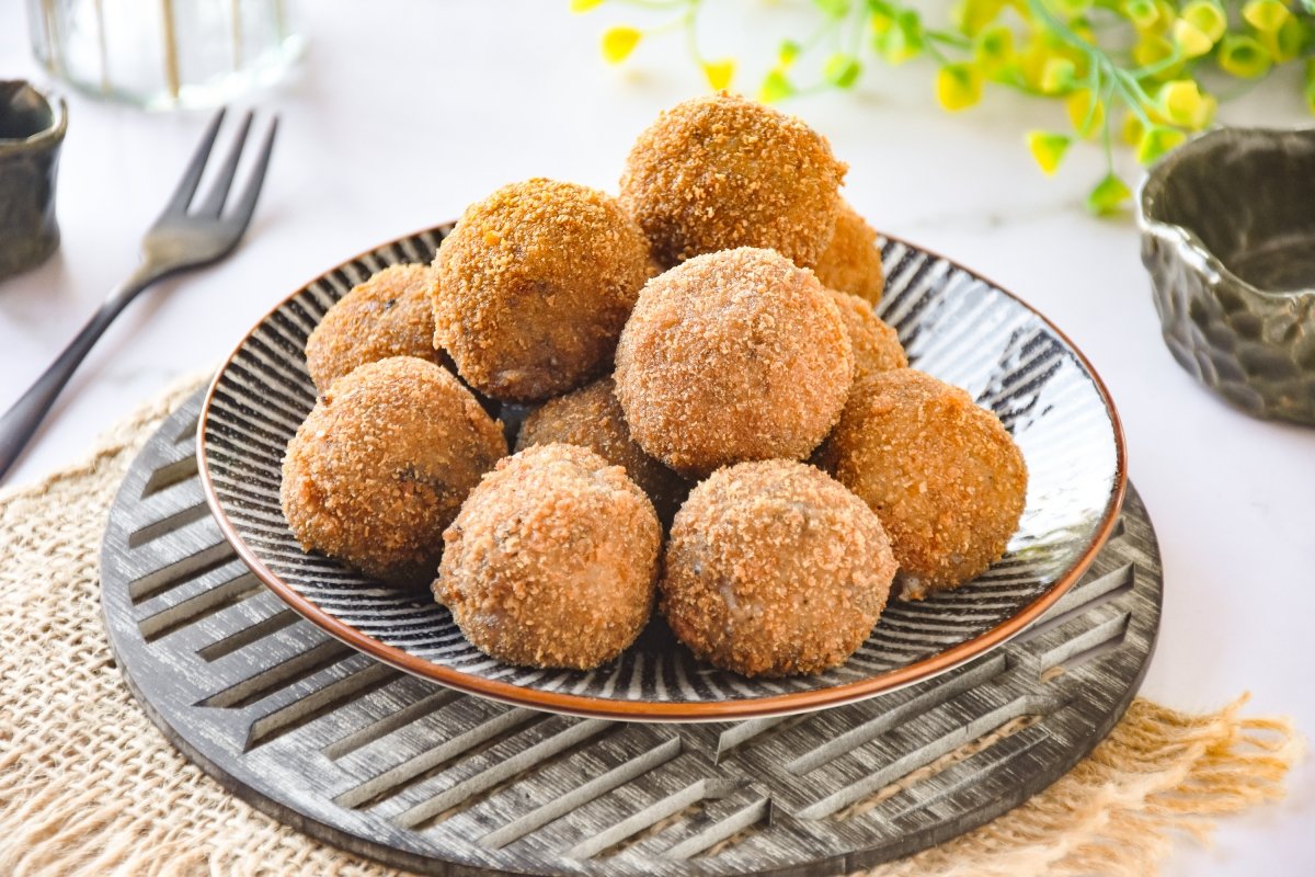 Croquetas de morcilla listas para comer