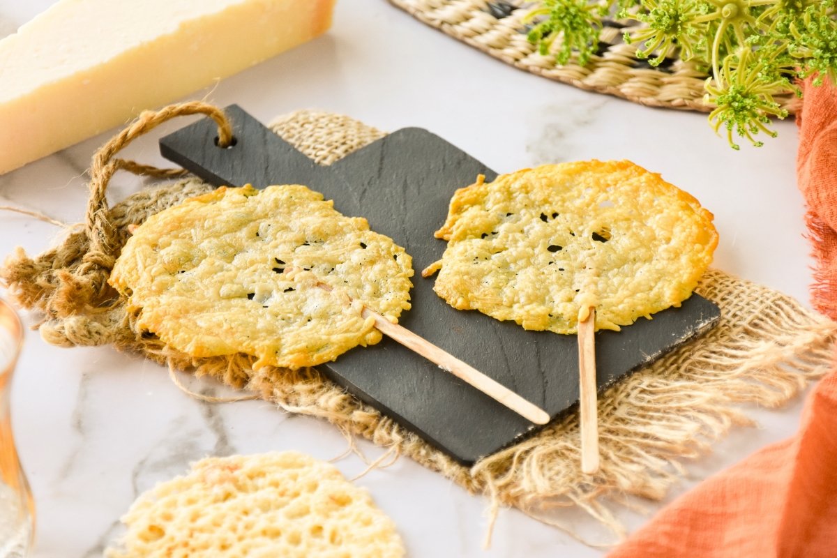 Crujiente de queso listo para comer