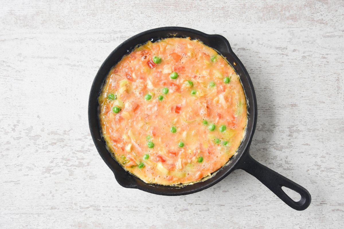 Cuajamos la tortilla de verduras por un lado