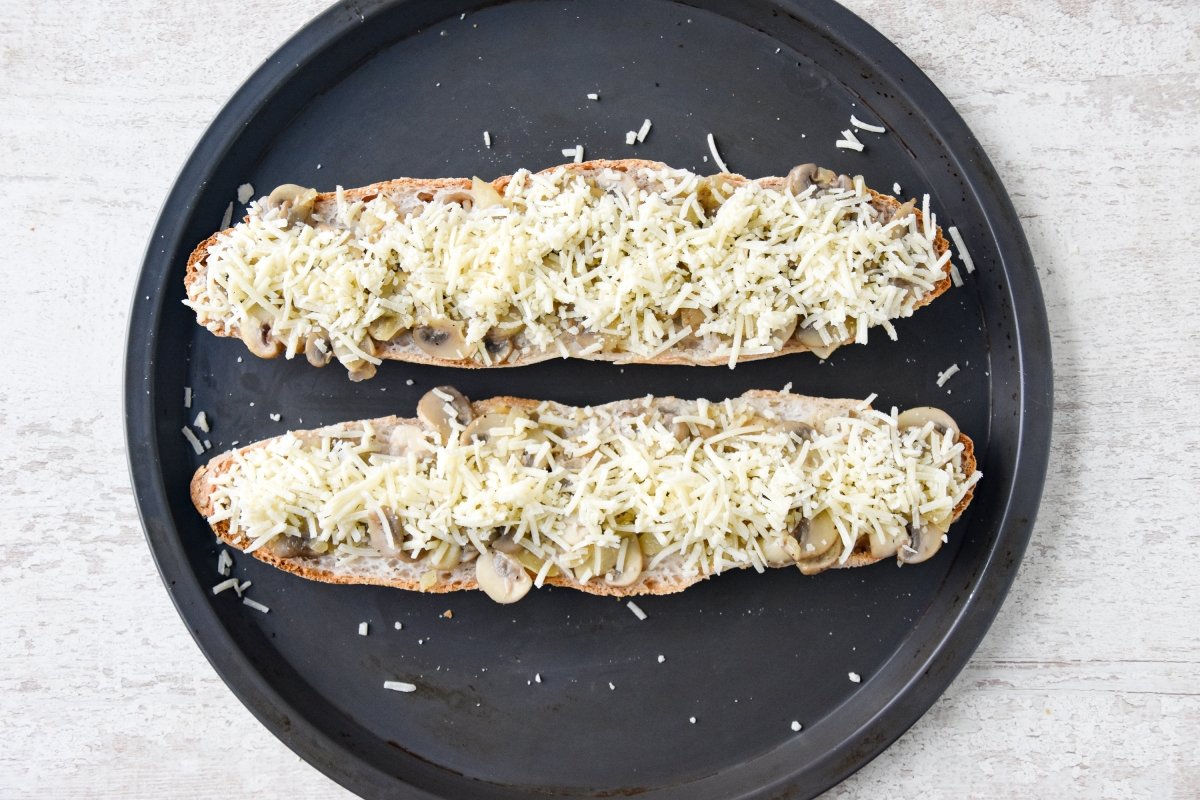 Cubrimos con el queso rallado