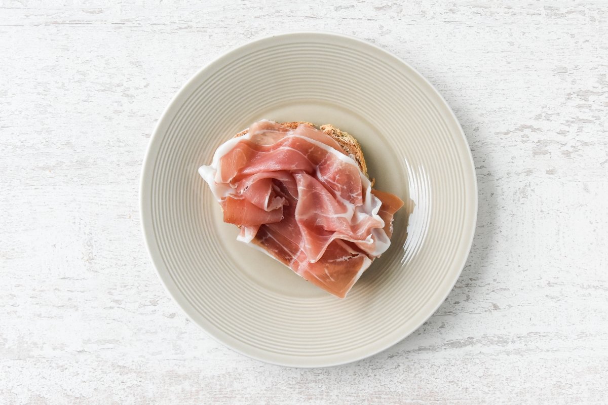 Cubrimos con jamón serrano