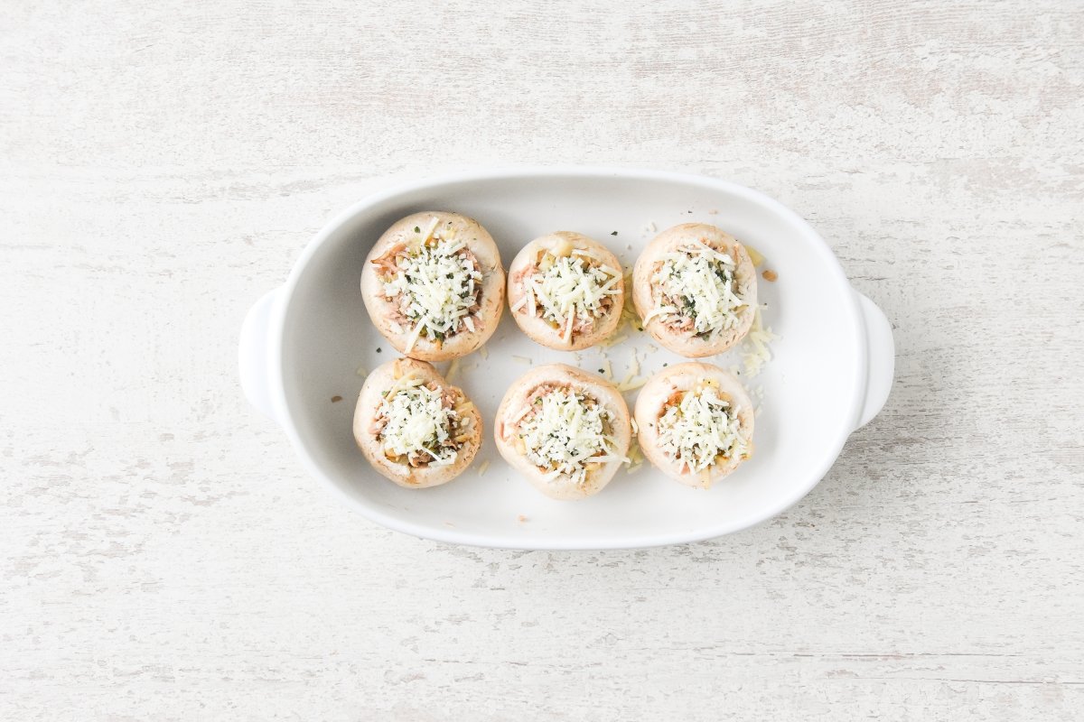 Cubrimos con orégano y queso rallado