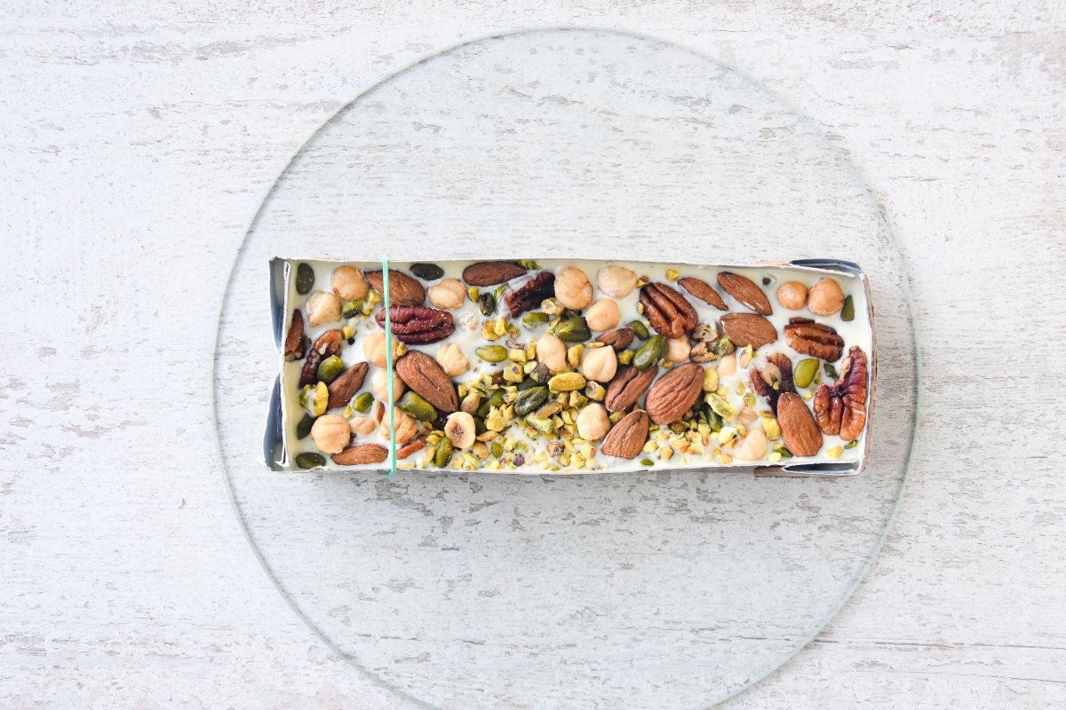 Cubrimos el chocolate con el resto de frutos secos