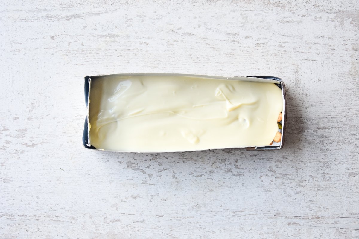 Cubrimos los frutos secos con el chocolate