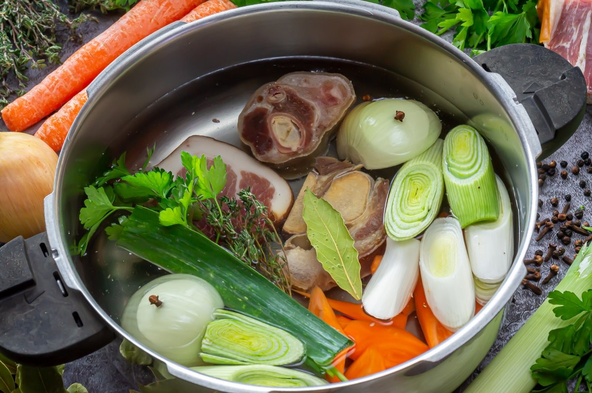 Caldo de jamón, receta fácil y casera paso a paso