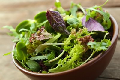 Cómo mantener frescos los brotes verdes de tus bolsas de ensalada durante más tiempo