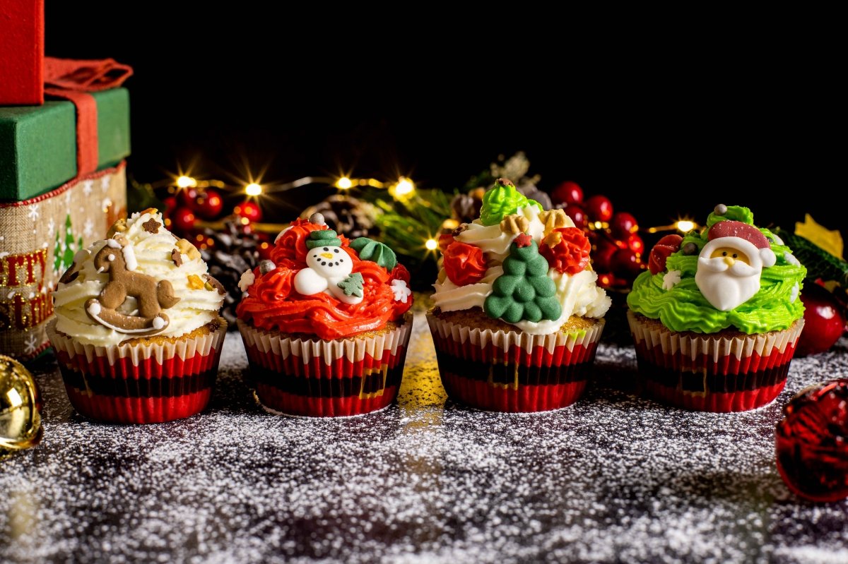 Cupcakes navideños con decoraciones en azúcar