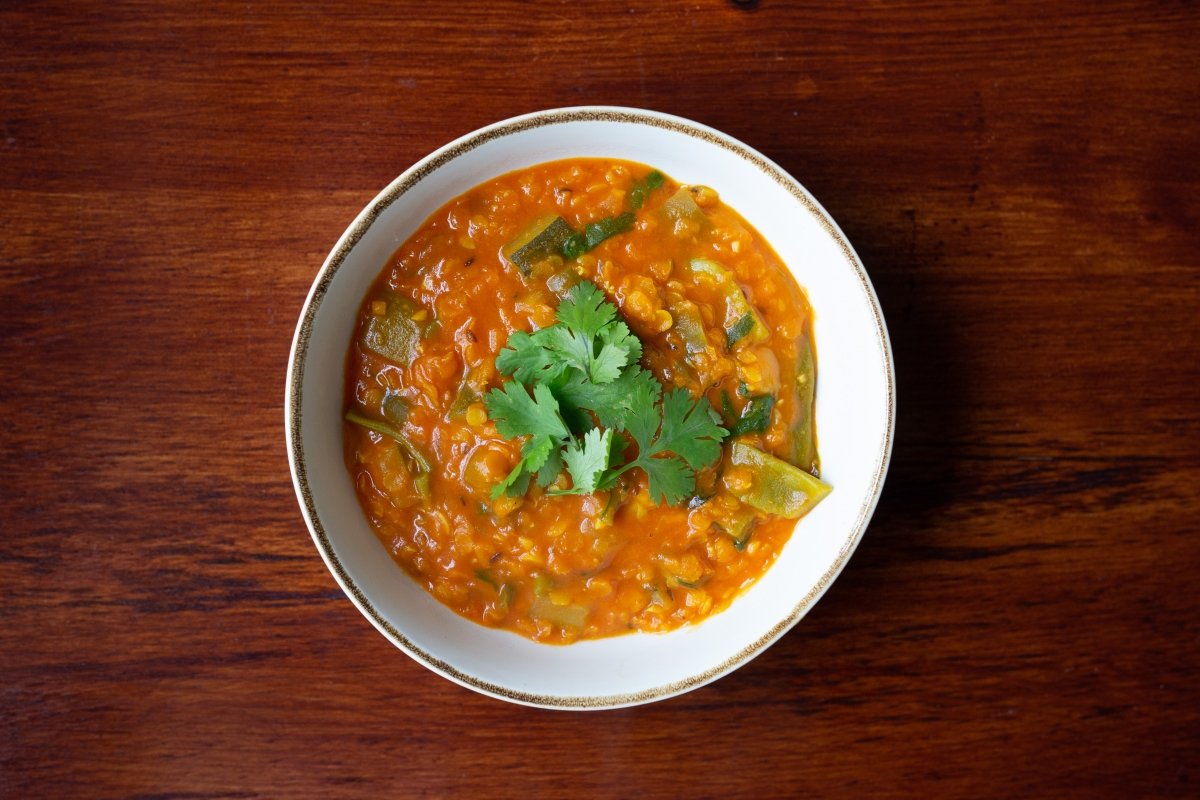 Curry de lentejas rojas y verduras