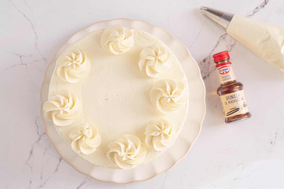 Decoramos con crema la tarta de cumpleaños Dr. Oetker