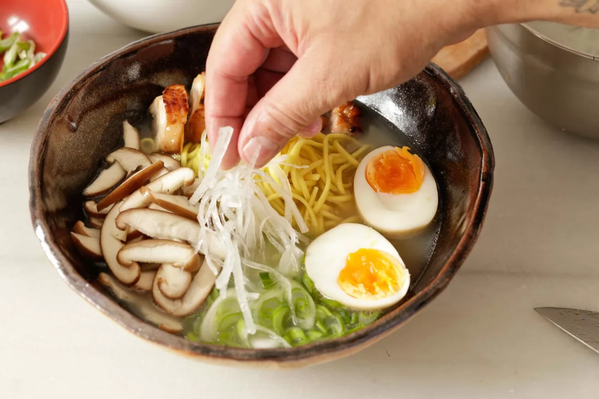Montaje del ramen de pollo