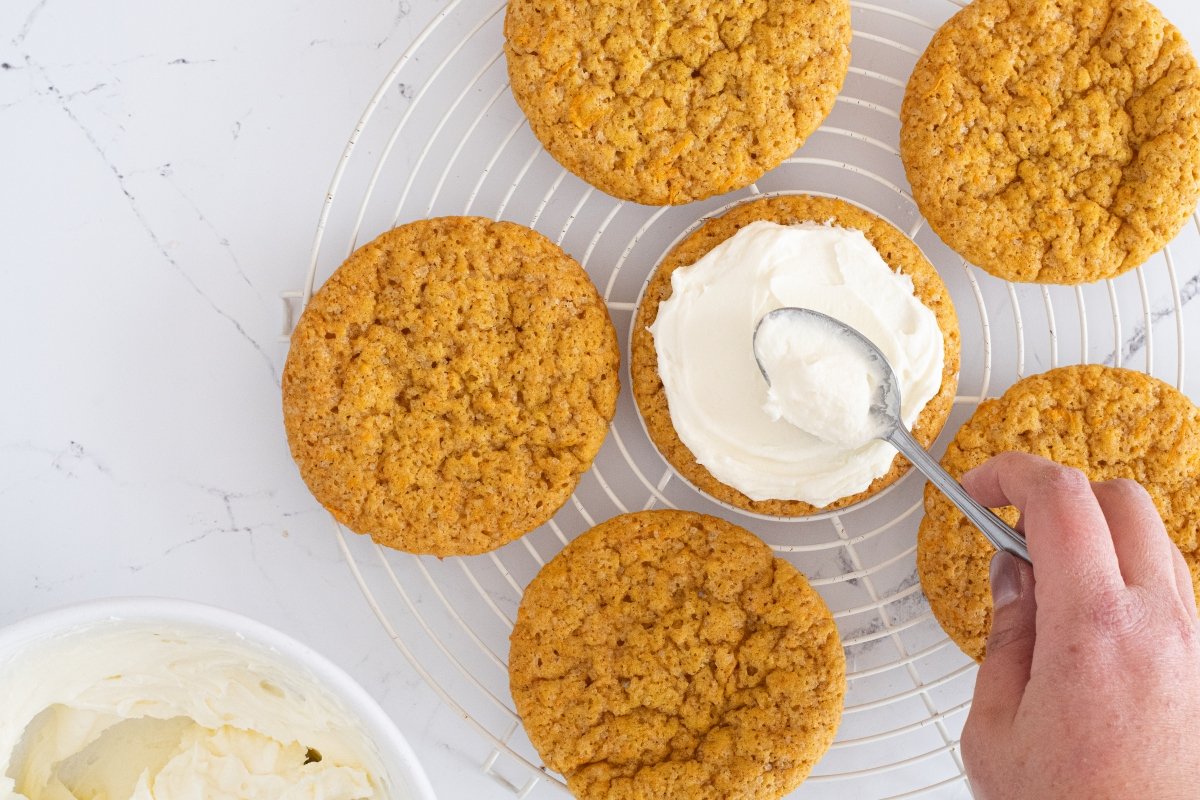Decoramos las galletas de zanahoria