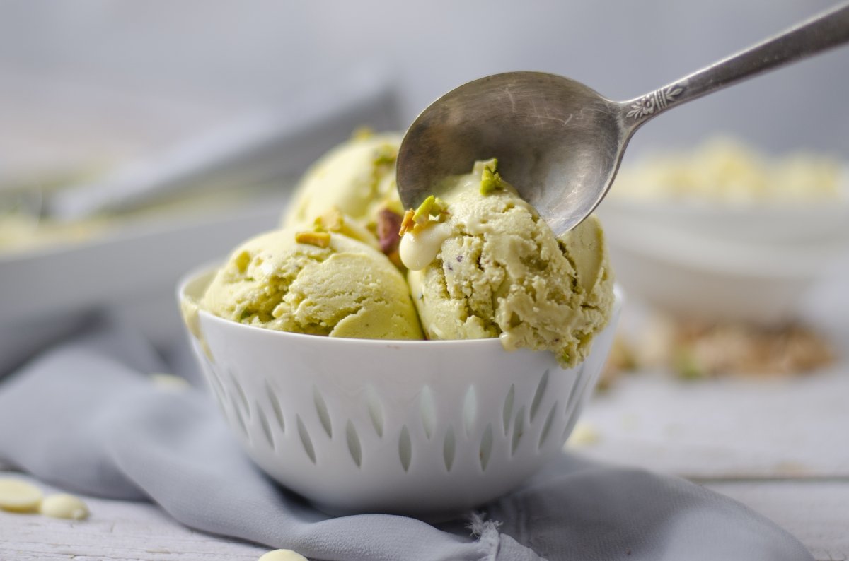 Degustando helado de pistachos casero