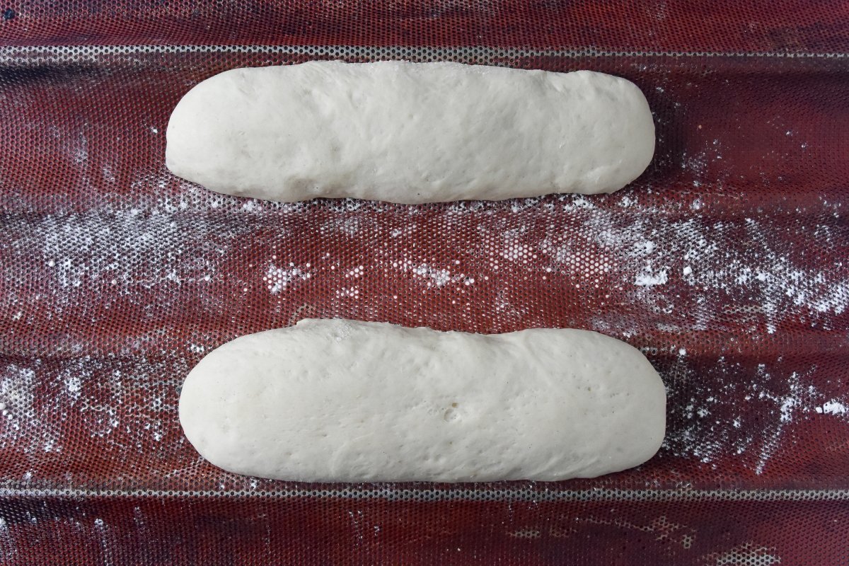 Dejamos fermentar las barras de pan hasta que dupliquen su tamaño