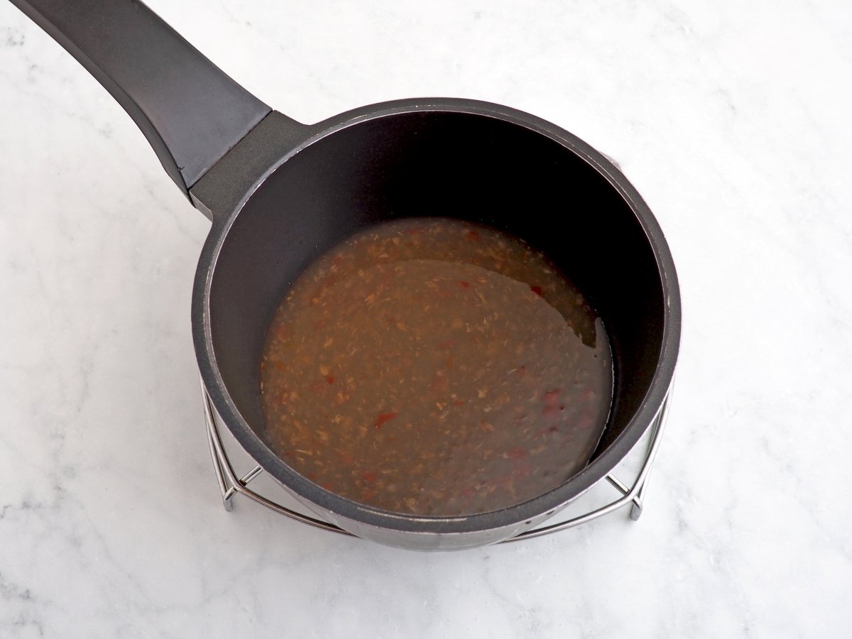 Dejar hervir la salsa Thai