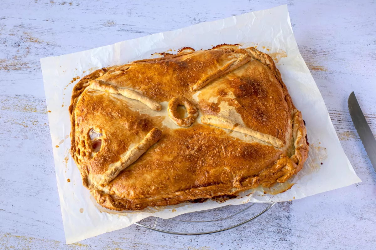 Dejar reposar la empanada de jamón y queso