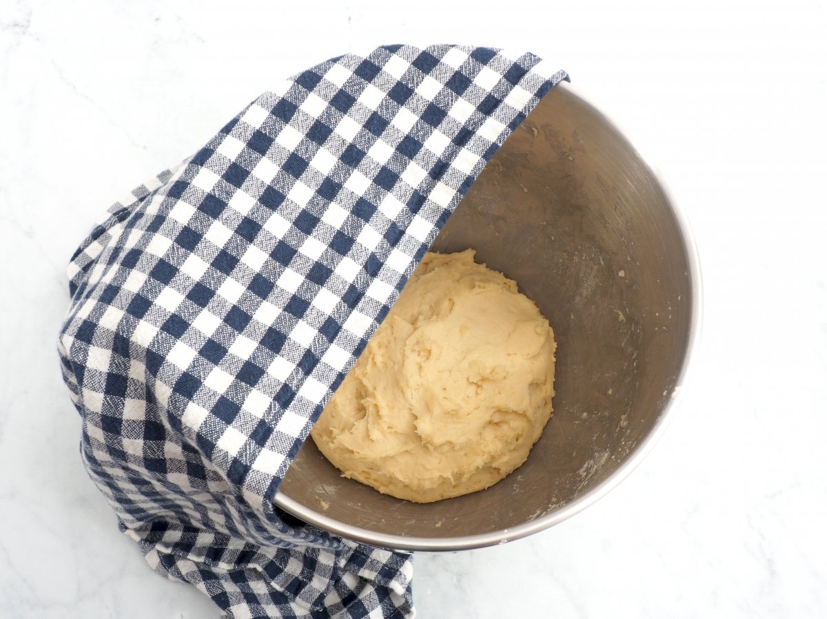Dejar reposar la masa de los donuts sin gluten