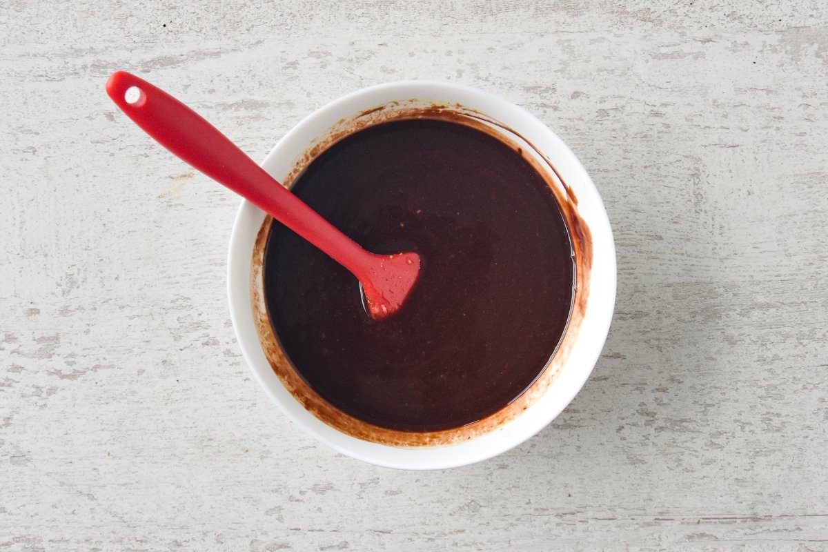 Derretimos el chocolate en la mantequilla