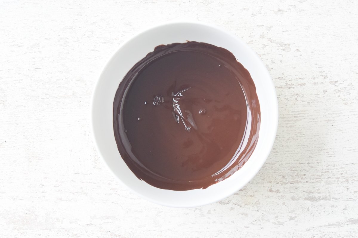 Derretimos el chocolate para la torta tenerina